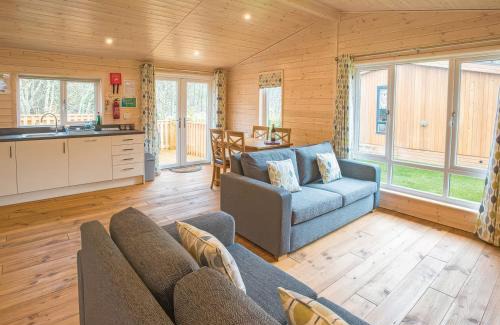 Saddleworth Haus | Dovestone Luxury Lodges sleeps 4 - pets welcome