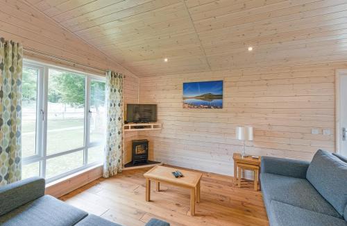 Saddleworth Haus | Dovestone Luxury Lodges sleeps 4 - pets welcome