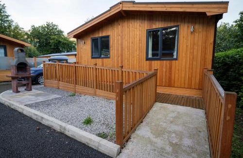 Saddleworth Haus | Dovestone Luxury Lodges sleeps 4 - pets welcome