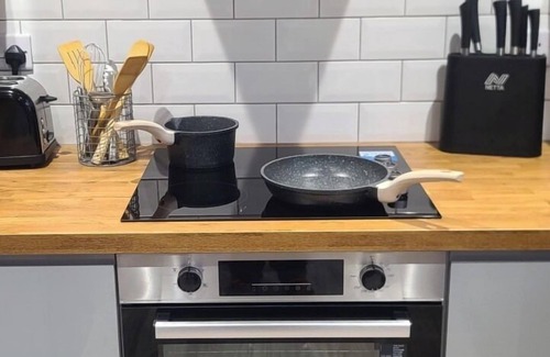 Rocester Haus | Dovetails. 10 minutes from Alton Towers