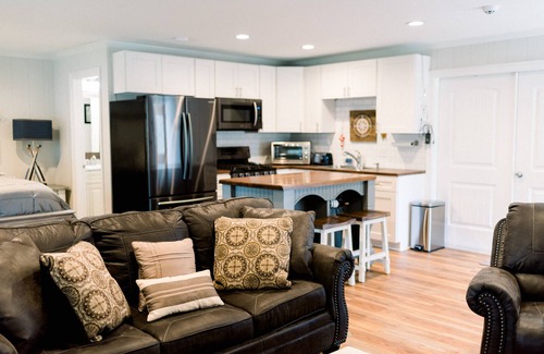 Mermentau Wohnung | Downstairs Studio style apartment on the River