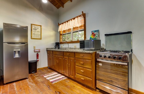 Placencia Haus | Downtown 2BR with Great Price & Perfect Location!