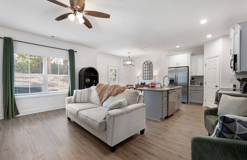 Acworth Haus | Downtown Acworth!