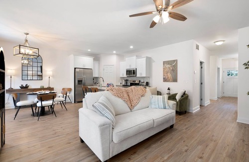 Acworth Haus | Downtown Acworth!