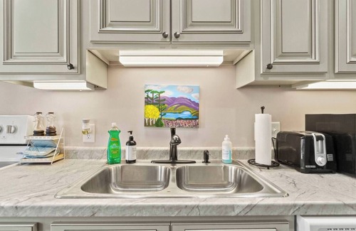 West Central Wohnung | Downtown Apt w/Free parking by Parkview Field