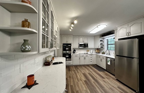 Alpharetta Haus | Downtown Boho Oasis w/ Firepit & Game Rm w/ Marvel Arcade, Sleeps 8, Wills Park