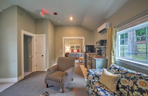 Downtown Branson Hütte | NEU-Cosy Cottage w / Zugang zum Pool in der Innenstadt von Branson