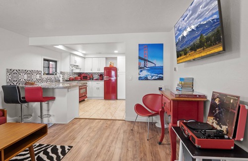 Williams Haus | Downtown Burgundy Bungalow w/Fully Fenced Yard, AC, W/D, 3 Smart TVs, WiFi