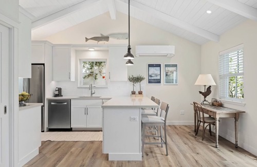 Laguna Hütte | Downtown but secluded cottage, built 2022