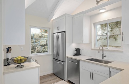 Laguna Hütte | Downtown but secluded cottage, built 2022