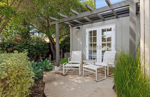 Laguna Hütte | Downtown but secluded cottage, built 2022