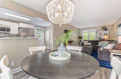 Grand Haven Haus | Downtown Charmeur mit Annehmlichkeiten in Hülle und Fülle, Upper