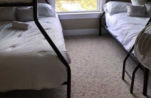 Holland Hütte | Downtown Cottage