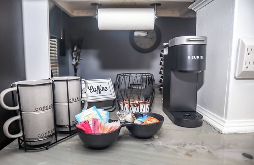 Central Business District Wohnung | Downtown Cozy 2 BR Apt - 4min drive MardiGras Park