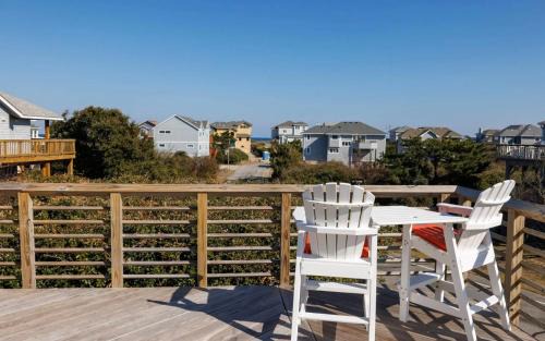Duck Haus | Downtown Duck Resort Perks Ocean Views & Hot Tub