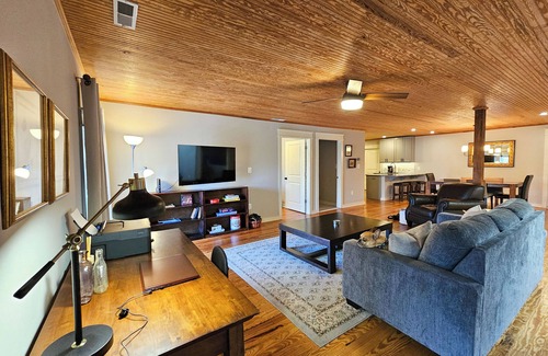 New Bern Wohnung | Downtown Historic New Bern Apartment Next door to Birthplace of Pepsi