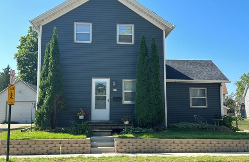 Oconomowoc Haus | Downtown Lake Country Oconomowoc with River View