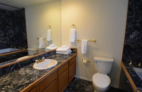 McCall Haus | Downtown Lakeview Villa Townhome by Casago McCall - Donerightmanagement