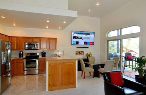 McCall Haus | Downtown Lakeview Villa Townhome by Casago McCall - Donerightmanagement