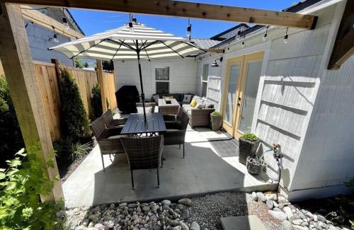 Wapato Point Haus | Downtown Manson convenient cottage 3BR/ 2BA.