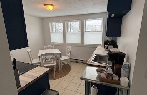 Meredith Eigentumswohnung | Downtown Meredith Hideaway! Lake Winnipesaukee and Lake Waukewan!