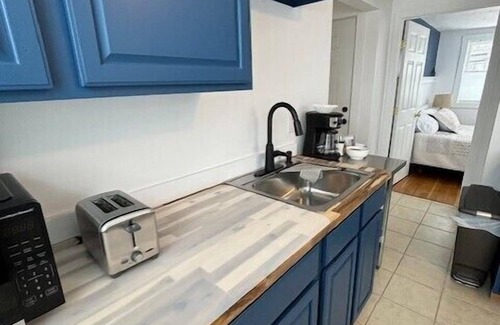 Meredith Eigentumswohnung | Downtown Meredith Hideaway! Lake Winnipesaukee and Lake Waukewan!