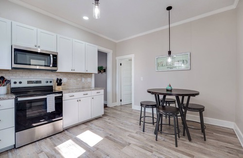 South Park Haus | Downtown near UD|Amazing Patio|Private Parking