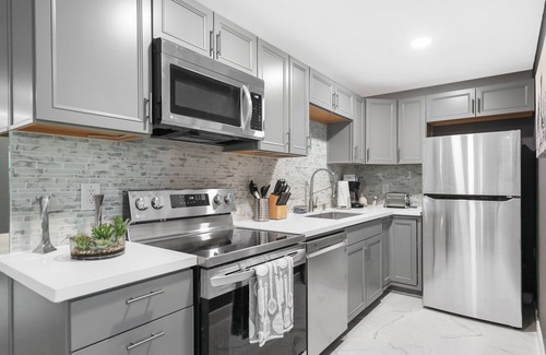 Racquet Club West Eigentumswohnung | DOWNTOWN Palm springs gated Hideaway!!!!!