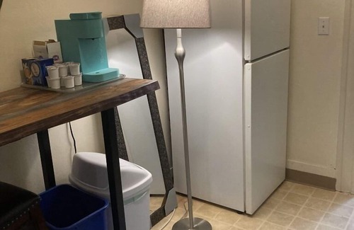 Red Bluff Wohnung | Downtown Red Bluff Turn-of-the-Century Apartment w/ Kitchenette