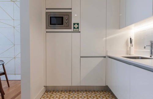Santa Maria Maior Wohnung | Downtown Sleek Apartment by LovelyStay