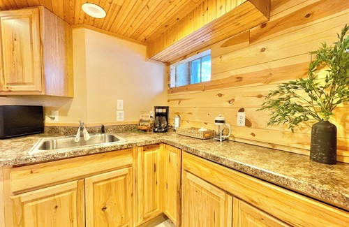 Grand Rapids Wohnung | Downtown Studio! Mins to Local Shops, Restaurants & Brewries!