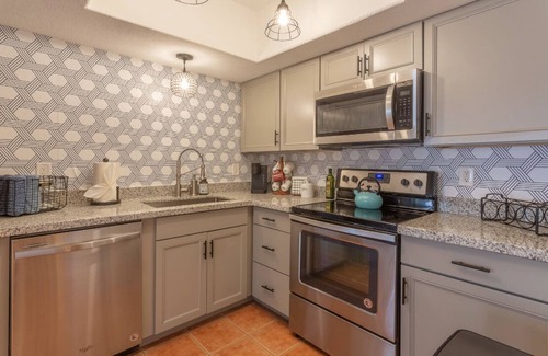 Maple-Ash Haus | Downtown Tempe Maple-Ash Patio Home Steps from ASU