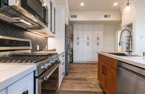 Truckee Haus | Downtown Truckee Luxury 6-bedroom house in Truckee. Spacious and Walkable!