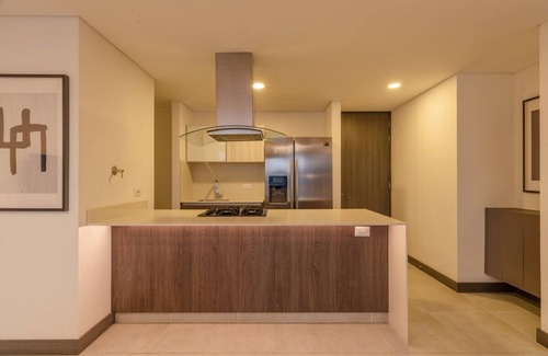 Castropol Wohnung | Downtown View 2BR at Poblado King Beds AC Pool