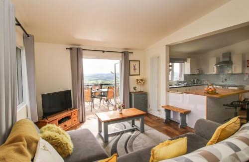 Halfway House Haus | Dragonfly Lodge