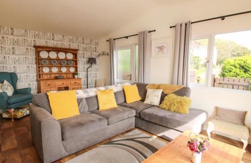 Halfway House Haus | Dragonfly Lodge