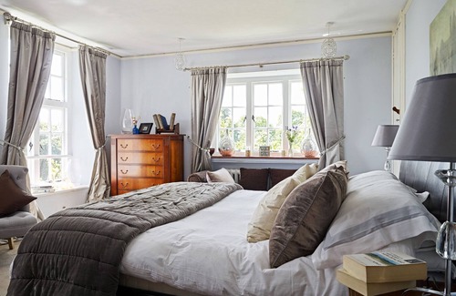 Dursley Haus | Drakestone House Manor with Breathtaking Cotswolds Views