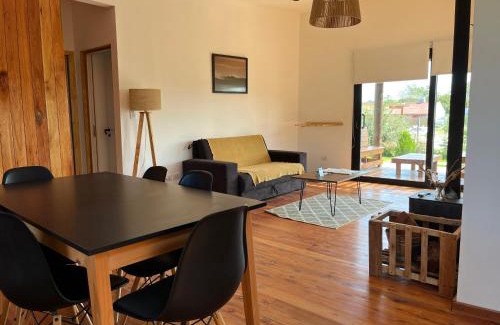 Colonia Chapadmalal Haus | Dread Chapa Shack - CASA 3 - Casa en complejo Para 6 PAX Con Parrilla A 4 Cuadras del Mar - Hola Sur