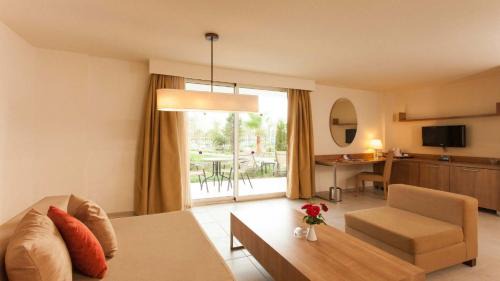 Side Hotel | Dream Family Club