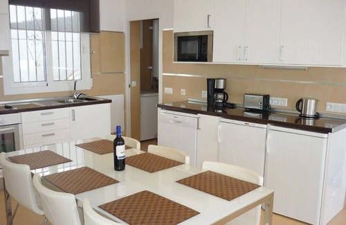 Sayalonga Haus | Ferienvilla, 180° Pano.-Meerblick, beheizter Pool, 3Klima, Fußbodenhz, 3TV, WLAN