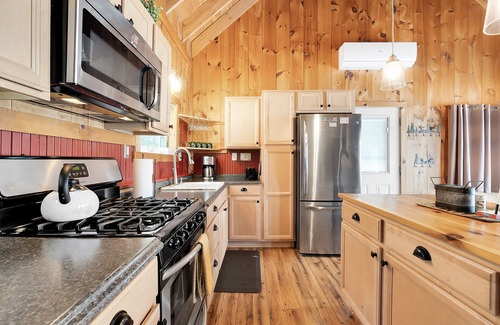 Bridgton Haus | Dream Lakefront Modern Cabin