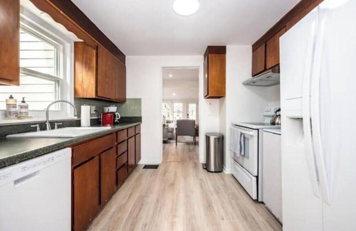 Deale Haus | #DreamDeale - water view home