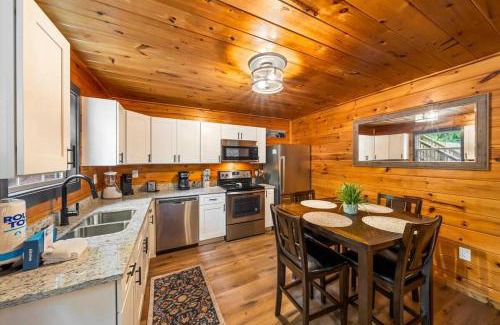 Gatlinburg - Pigeon Forge Haus | Dreaming Tree Cabin