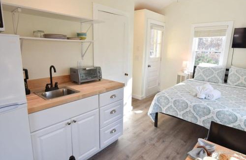 North Eastham Haus | Dreamy Cottage for Two Close to Beaches