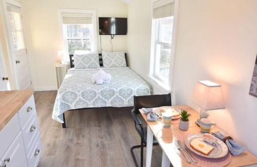 North Eastham Haus | Dreamy Cottage for Two Close to Beaches