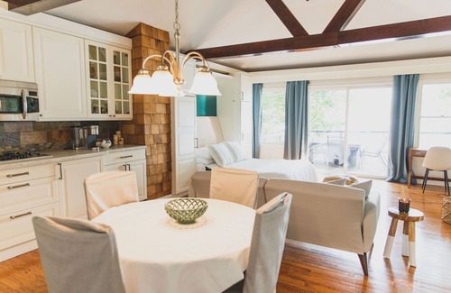 Brighton Hütte | Dreamy lakefront cottage - 20 min from Ann Arbor!