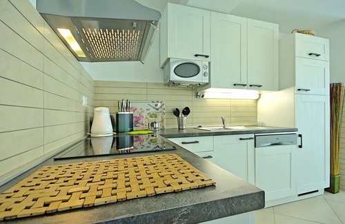 Liznjan Villa | Traumhafte Villa umgeben von herrlicher grüner Vegetation und mediterranen Pflanzen