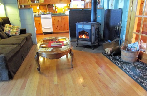 Brooksville Kabine | Gemütliche Oceanfront Cabin; 2 Kajaks, Holzofen, Veranda, Sonnenuntergänge.