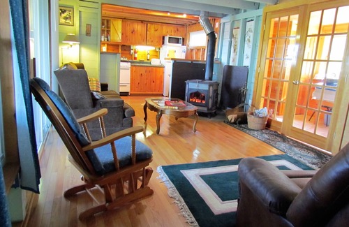 Brooksville Kabine | Gemütliche Oceanfront Cabin; 2 Kajaks, Holzofen, Veranda, Sonnenuntergänge.