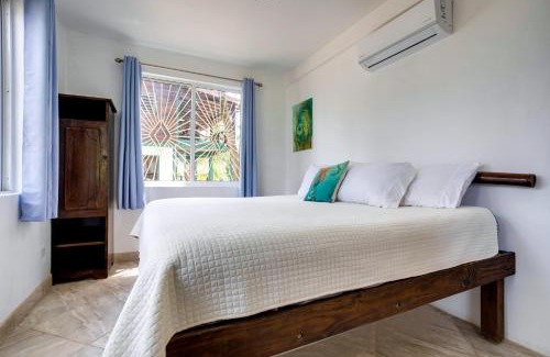Placencia Haus | Driftwood Gardens Guesthouse